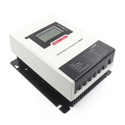 Buon prezzo 50A Smart DC DC Charger con batteria di avvio 12/24Vdc Voltaggio 700W Potenza di ingresso fotovoltaica in linea