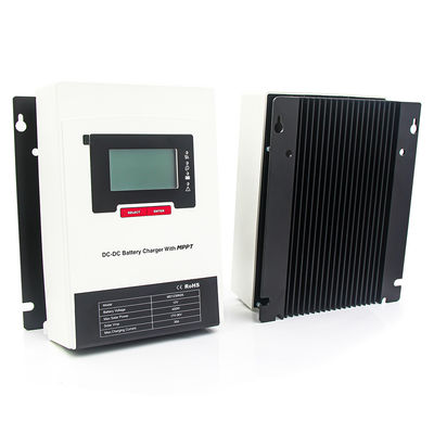 Buon prezzo 700W PV Input 50A DC DC Charger Protezione IP32 12V Caricabatterie di avvio in linea
